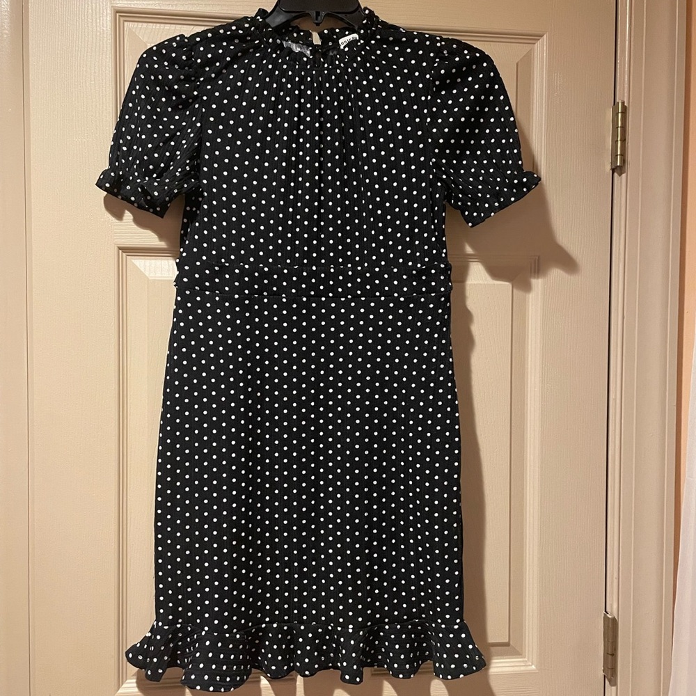Monteau Black/White Ruffled Dress w/Back‎ Opening, Fits Smaller Than Size Large
